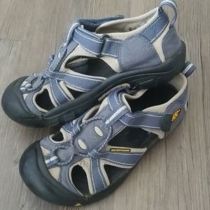 Keen Youth size 2 waterproof sandals